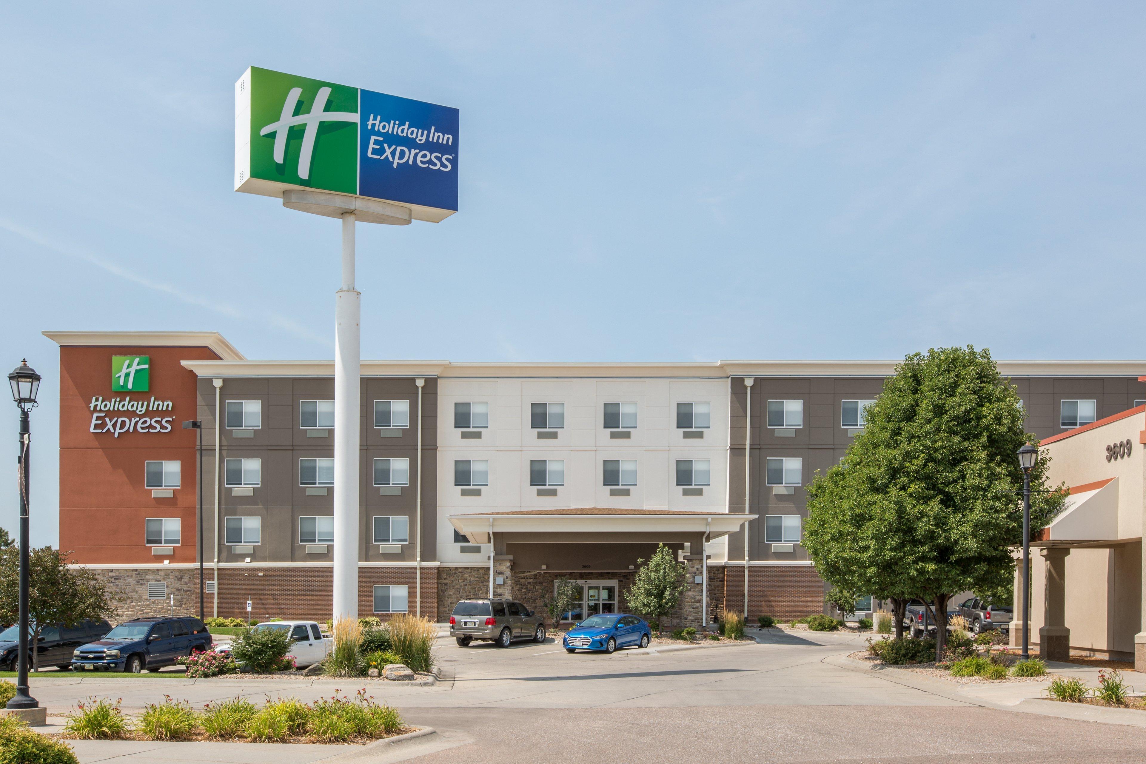 Holiday Inn Express Hastings By Ihg Exterior foto